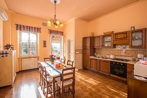 Air-conditioned Flat With Pool and Wellness Area