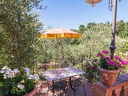 Bright Farmhouse in Montecatini Terme With Swimming Pool