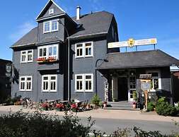 Holiday Home in Neustadt am Rennsteig With Pond