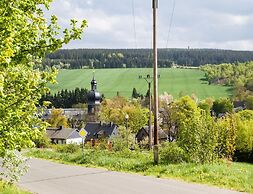 Holiday Home in Neustadt am Rennsteig With Pond