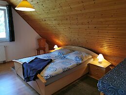 Spacious Appartment in Wilhelmshof Near Lake
