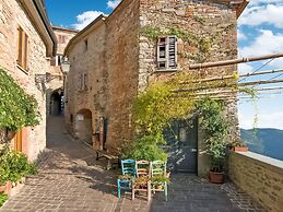 Farmhouse in Monte Santa Maria Tiberina With Garden