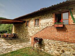 Farmhouse in Monte Santa Maria Tiberina With Garden