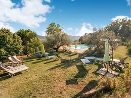 Farmhouse in Monte Santa Maria Tiberina With Garden