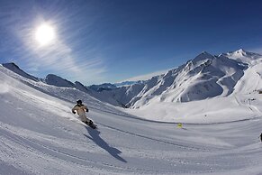 Modern Apartment in Fiss at Ski Bus Stop