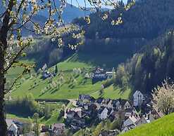 Modern Apartment in Bad Peterstal-griesbach With Vineyards