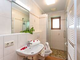 Elegant Apartment in Saalbach-hinterglemm Near Ski Bus