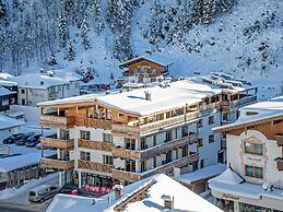 Luxurious Apartment With Sauna, Garage, Roof Terrace