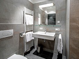 Luxurious Apartment With Sauna, Garage, Roof Terrace