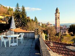 Inviting Holiday Home With Terrace, Garden Furniture, BBQ