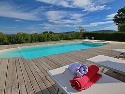 Cottage in Montelabbate With Pool, Garden, Bbq, Parking
