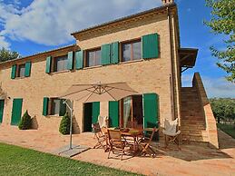 Cottage in Montelabbate With Pool, Garden, Bbq, Parking