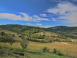 Cottage in Montelabbate With Pool, Garden, Bbq, Parking