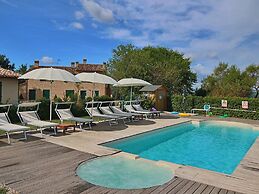 Cottage in Montelabbate With Pool, Garden, Bbq, Parking