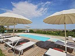 Cottage in Montelabbate With Pool, Garden, Bbq, Parking