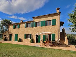 Cottage in Montelabbate With Pool, Garden, Bbq, Parking