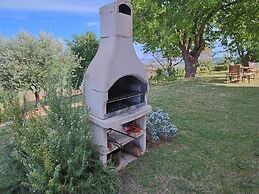 Cottage in Montelabbate With Pool, Garden, Bbq, Parking