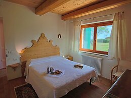 Cottage in Montelabbate With Pool, Garden, Bbq, Parking