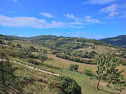 Cottage in Montelabbate With Pool, Garden, Bbq, Parking