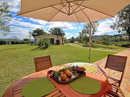 Cottage in Montelabbate With Pool, Garden, Bbq, Parking