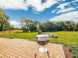 Luxurious Villa With Pool and Sauna, and Very Suitable for Culinary Wo