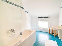 Luxurious Villa With Pool and Sauna, and Very Suitable for Culinary Wo