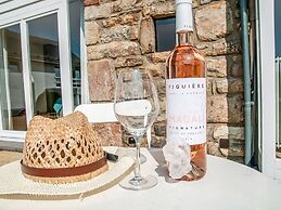 Luxurious Villa With Pool and Sauna, and Very Suitable for Culinary Wo