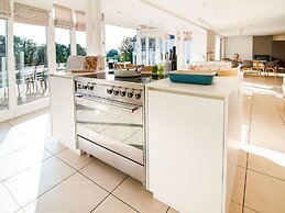 Luxurious Villa With Pool and Sauna, and Very Suitable for Culinary Wo