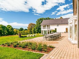 Luxurious Villa With Pool and Sauna, and Very Suitable for Culinary Wo