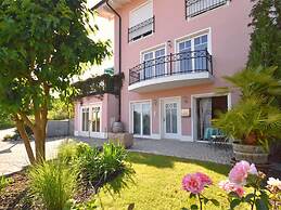 Lovely Flat in Deggendorf With Luxurious Furnishings With Southern Fla