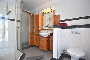 Lovely Flat in Deggendorf With Luxurious Furnishings With Southern Fla