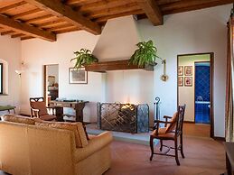 Restful Holiday Home in Reggello With Swimming Pool