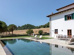 Restful Holiday Home in Reggello With Swimming Pool