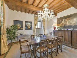 Restful Holiday Home in Reggello With Swimming Pool