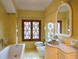 Restful Holiday Home in Reggello With Swimming Pool