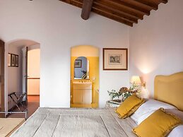 Restful Holiday Home in Reggello With Swimming Pool