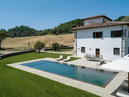 Restful Holiday Home in Reggello With Swimming Pool