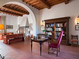 Restful Holiday Home in Reggello With Swimming Pool