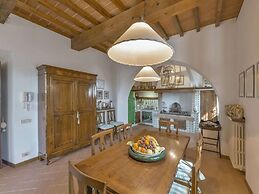 Restful Holiday Home in Reggello With Swimming Pool