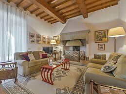 Restful Holiday Home in Reggello With Swimming Pool