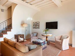 Restful Holiday Home in Reggello With Swimming Pool