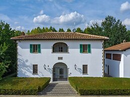Restful Holiday Home in Reggello With Swimming Pool