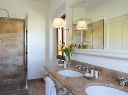 Restful Holiday Home in Reggello With Swimming Pool