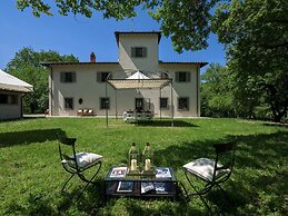 Restful Holiday Home in Reggello With Swimming Pool