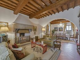 Restful Holiday Home in Reggello With Swimming Pool