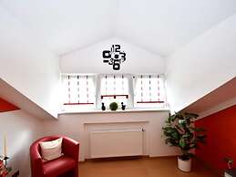 Scenic Apartment With Balcony, Garden, Deckchairs, Barbecue