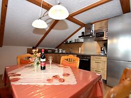 Scenic Apartment With Balcony, Garden, Deckchairs, Barbecue