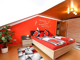Scenic Apartment With Balcony, Garden, Deckchairs, Barbecue