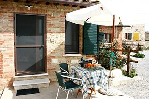 Lovely Farmhouse in Asciano With Swimming Pool