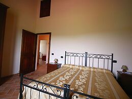 Lovely Farmhouse in Asciano With Swimming Pool